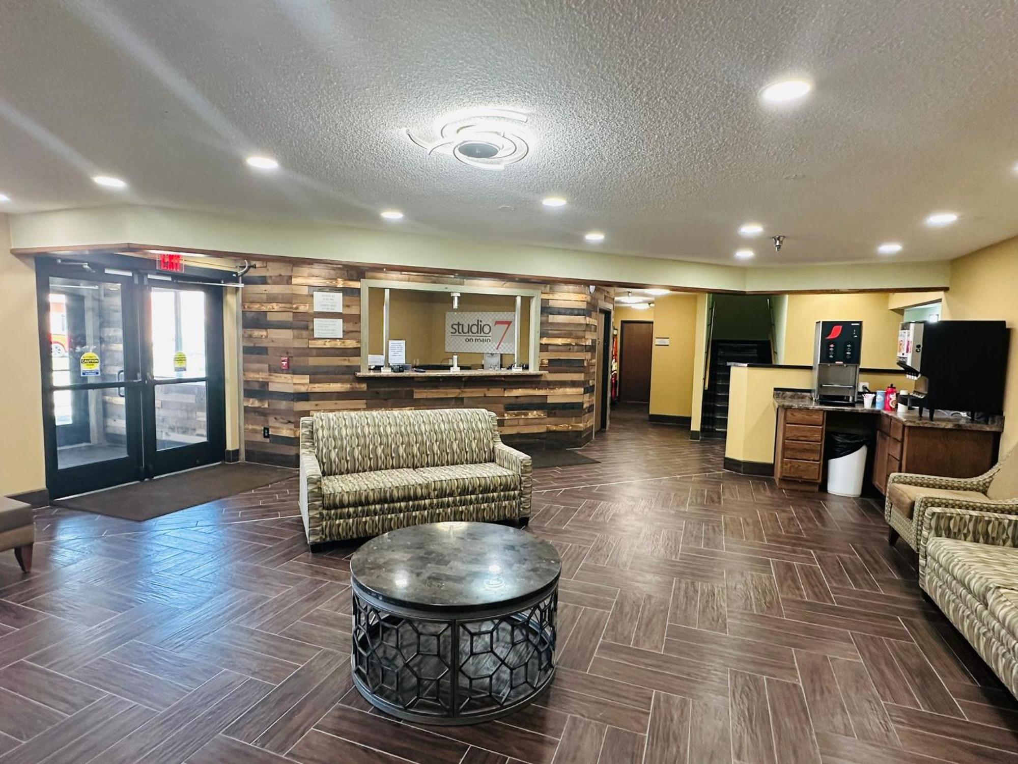 Studio 7 On Main West Fargo Экстерьер фото